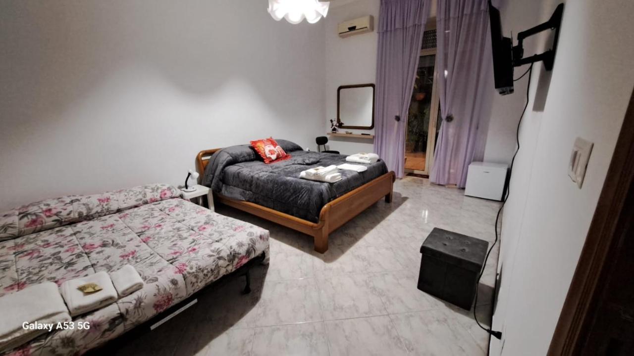 Aurora E Dad Naples Center B&B Экстерьер фото