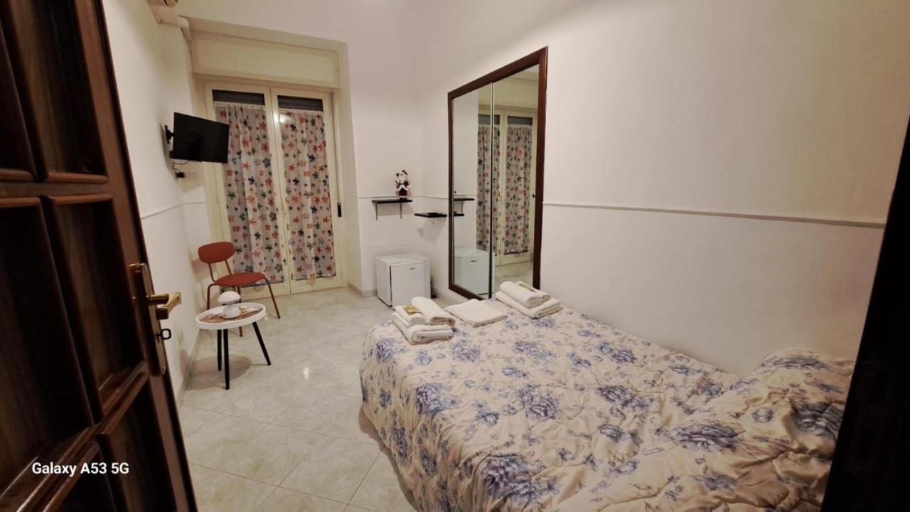 Aurora E Dad Naples Center B&B Экстерьер фото